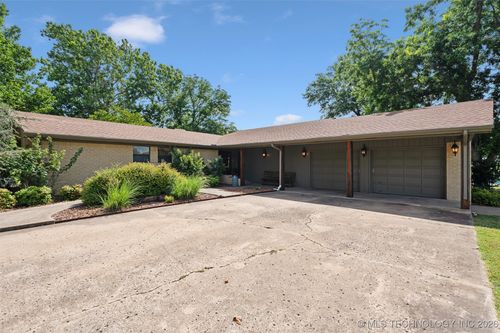 1561 E Country Club Dr, Vinita, OK, 74301-6545 | Card Image