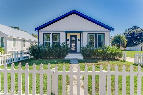 156 Markham Dr, Gulfport, MS, 39507-1337 | Card Image