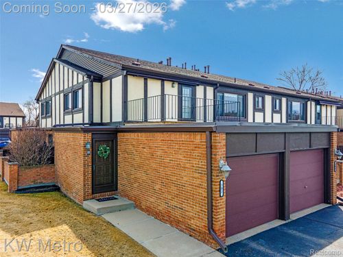 302 Country Club Dr, Saint Clair Shores, MI, 48082-1060 | Card Image