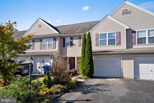 325 Fisher Dr, YORK, PA, 17404-8283 | Card Image