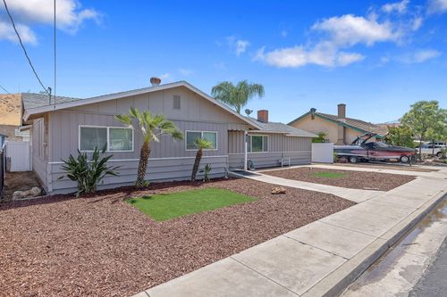 1228 Linda Vista Ave, Porterville, CA, 93257-9525 | Card Image