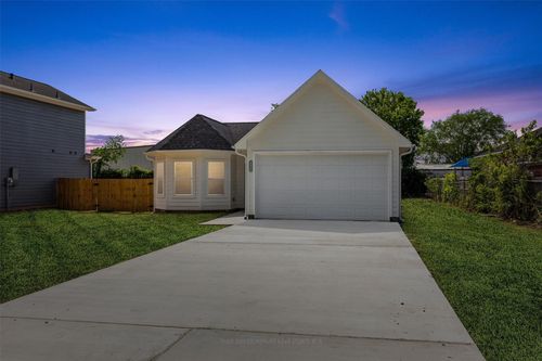 3700 Avenue S, Santa Fe, TX, 77510-9188 | Card Image