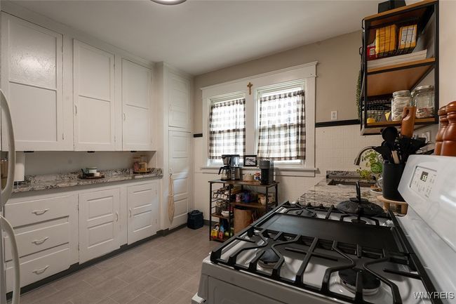 Kitchen in Upper Unit | Image 19