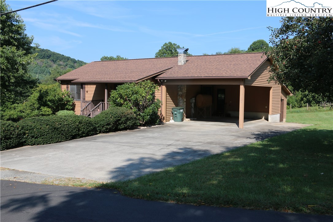 Maple St, Sparta, NC 28675