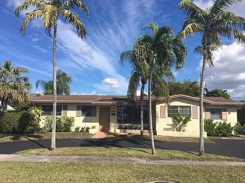 5001 Sw 90th Ct, Miami, FL, 33165-6630 | Card Image