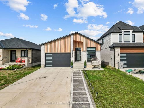 17 Sheldabren St, Ailsa Craig, ON, N0M1A0 | Card Image