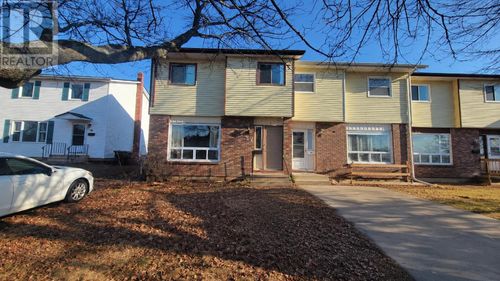 32 Dawson Court, Charlottetown, PE, C1A8T1 | Card Image