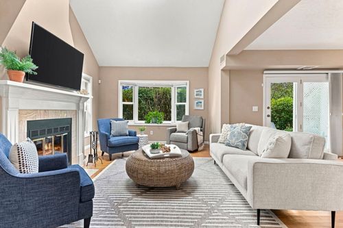 28-28 Whaler Ln, Quincy, MA, 02171-1558 | Card Image