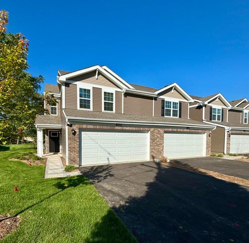 600 W 39th Pl, Hobart, IN, 46342-2218 | Card Image