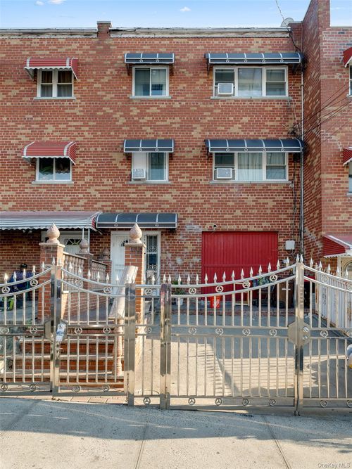 710 Saint Ouen St, Bronx, NY, 10470-1315 | Card Image