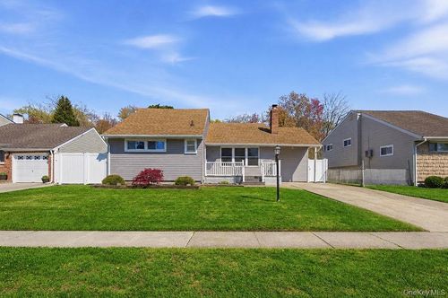 27 Jane Dr, Babylon, NY, 11703-2307 | Card Image