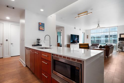 unit-415-210 Lee Barton Dr, Austin, TX, 78704-1077 | Card Image