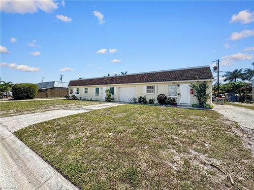 6617 Warwick Cir, Fort Myers, FL, 33919-6230 | Card Image
