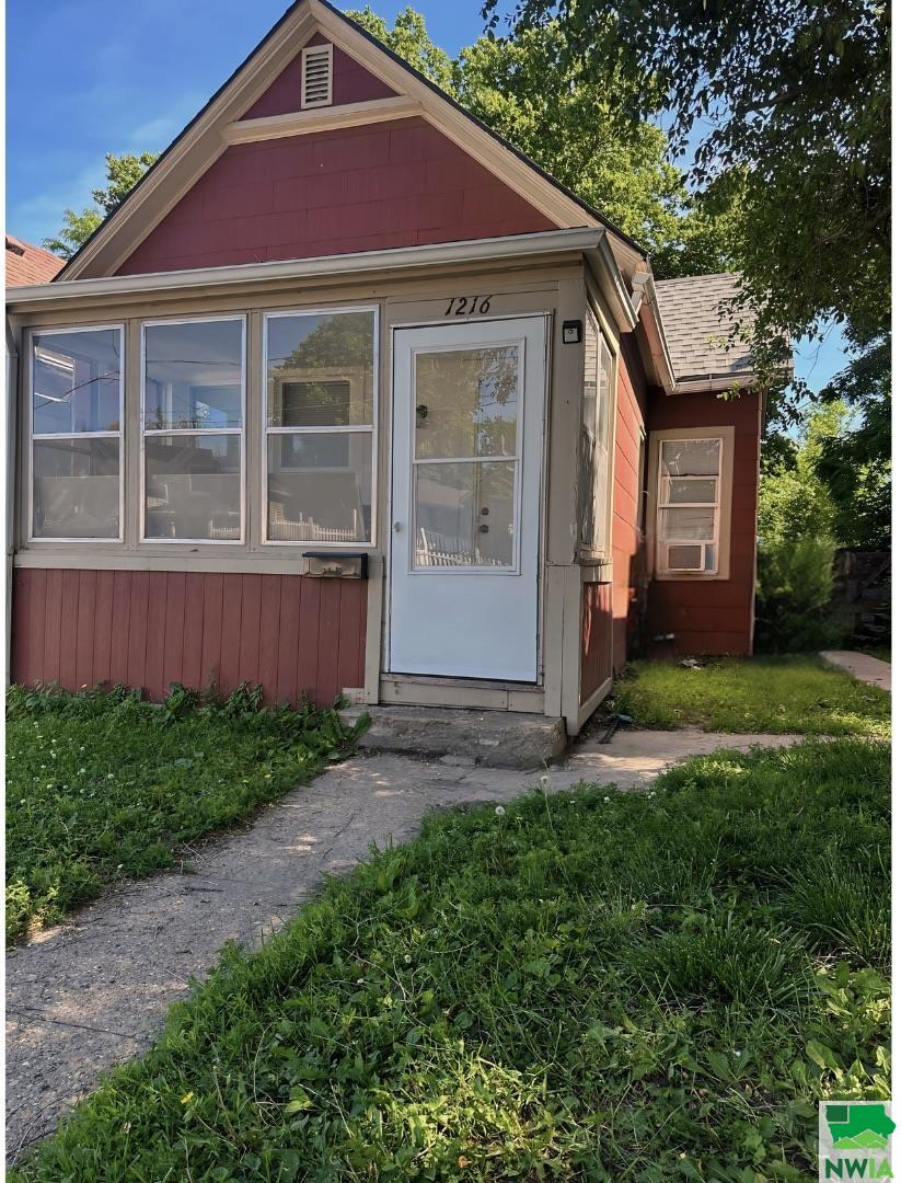 2nd St, Sioux City, IA 51103