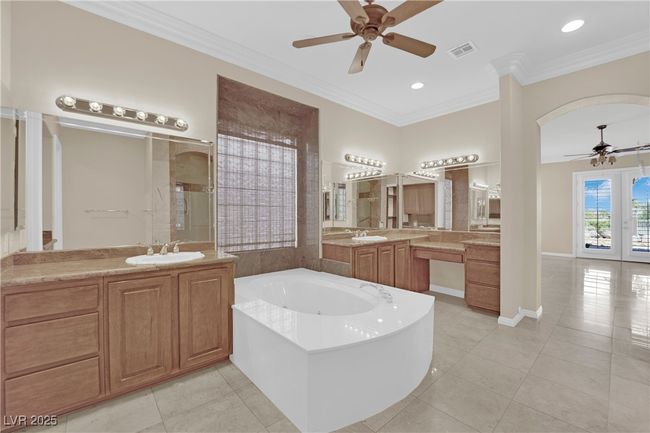 Primary Bathroom | Image 24