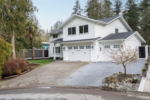 1018 Elstree Close, Brentwood Bay, BC, V8M1A4 | Card Image