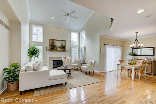 54683 Four Seasons Dr, Shelby Township, MI, 48316-5900 | Card Image