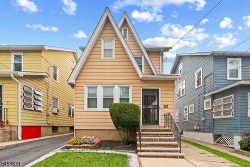121 Scofield St, Newark, NJ, 07106-3620 | Card Image