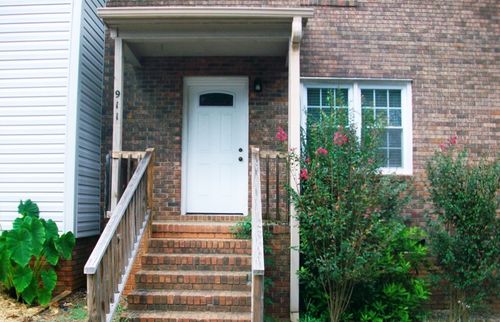 911 Georgetown St, Clemson, SC, 29631-1042 | Card Image