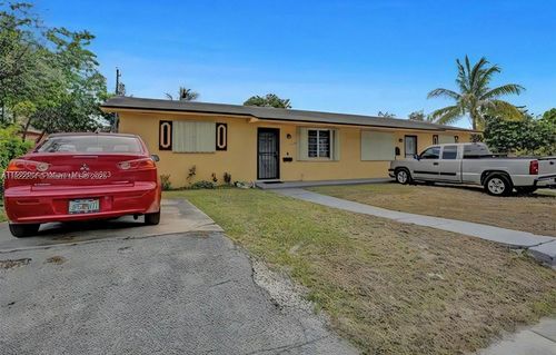 1050-1052 Nw 103rd St, Miami, FL, 33150-1036 | Card Image