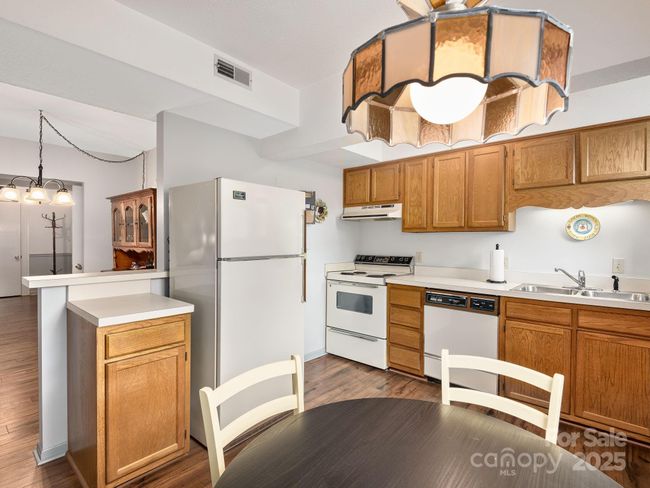 APT-207 - 622 S Haywood St, Condo with 2 bedrooms, 1 bathrooms and null parking in Waynesville NC | Image 8