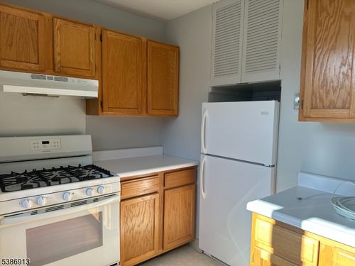 apt-e2-160 Gordonhurst Ave, Montclair, NJ, 07043-1748 | Card Image
