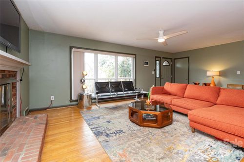 3 Quail Cove Rd, Asheville, NC, 28804-1020 | Card Image