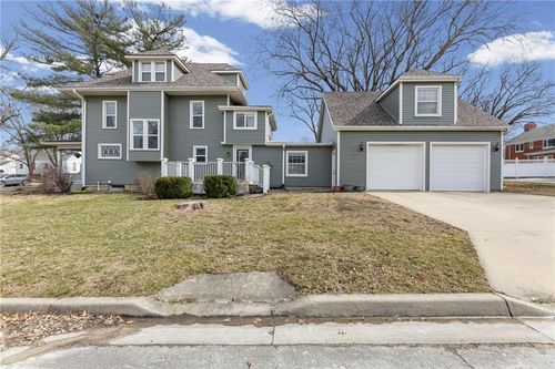 501 E Shawnee St, Paola, KS, 66071-2055 | Card Image