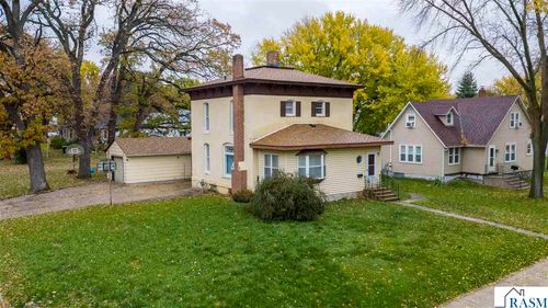228 W 4th St, Blue Earth, MN, 56013-1215 | Card Image