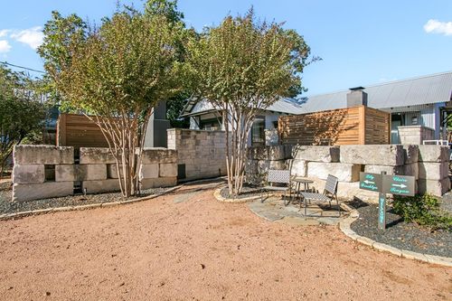 312 W Travis St, Fredericksburg, TX, 78624-3855 | Card Image