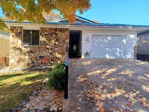 1002 S Manor Dr, Horseshoe Bend, AR, 72512-3516 | Card Image