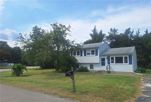 2 Lawrence St, Westerly, RI, 02891-3407 | Card Image