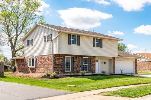 6850 Locustview Dr, Huber Heights, OH, 45424-2725 | Card Image