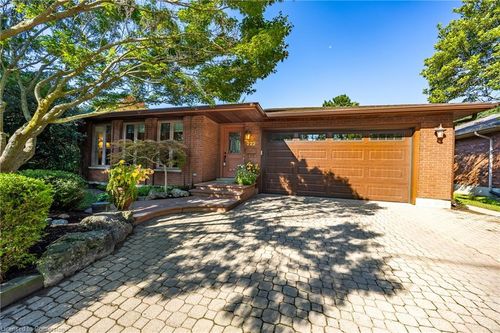 {{alt}} | Card Image