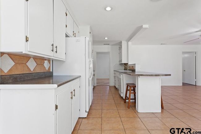 2213 Suanne Dr, House other with 3 bedrooms, 2 bathrooms and null parking in Tyler TX | Image 12