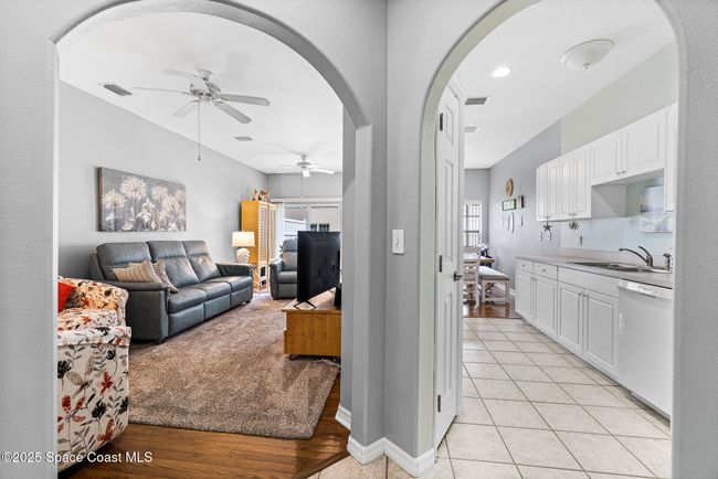 4 - 5201 Ocean Beach Blvd, Townhouse with 3 bedrooms, 3 bathrooms and null parking in Cocoa Beach FL | Image 11