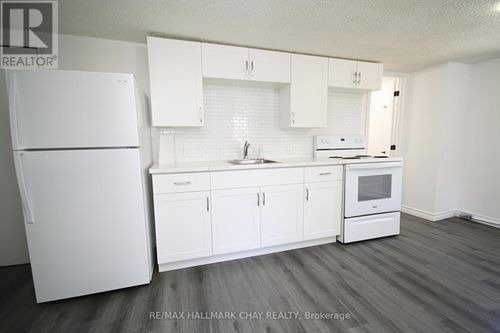 5-58 Queen St W, Elmvale, ON, L0L1P0 | Card Image