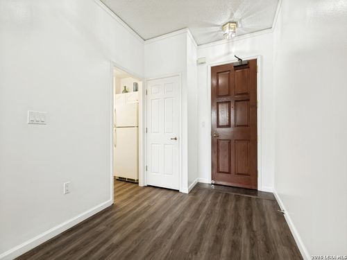 205-1 Towers Park Ln, San Antonio, TX, 78209-6413 | Card Image