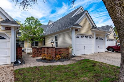 4247 Pond View Drive, Townhouse with 2 bedrooms, 2 bathrooms and null parking in White Bear Twp MN | Image 2