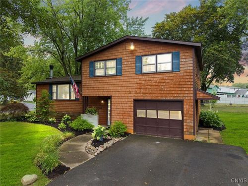114 Glenwood Dr S, Liverpool, NY, 13090-2240 | Card Image