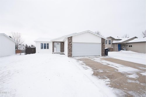 2708 Yorktown Dr, Bismarck, ND, 58503-7812 | Card Image