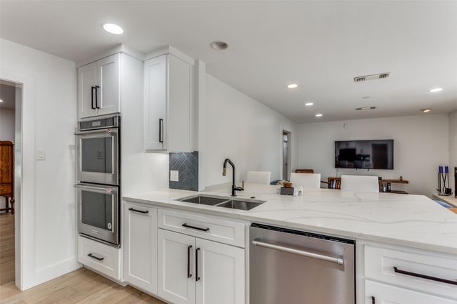 Expansive quartz island with breakfast bar. | Image 9