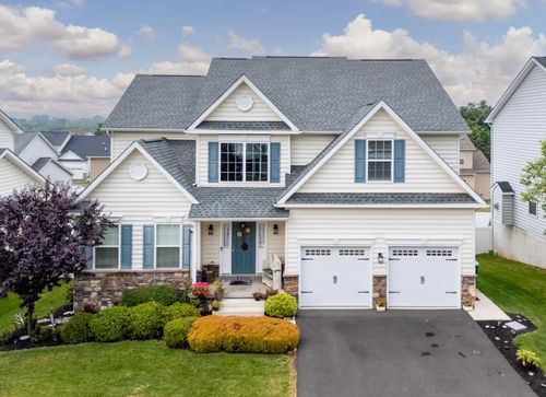 2216 Sunnyvale Dr, PENNSBURG, PA, 18073-1264 | Card Image