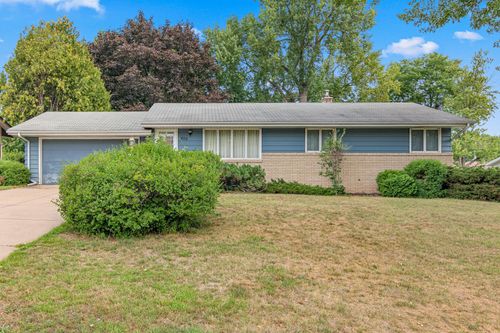 405 Terrace Dr, Roseville, MN, 55113-2332 | Card Image