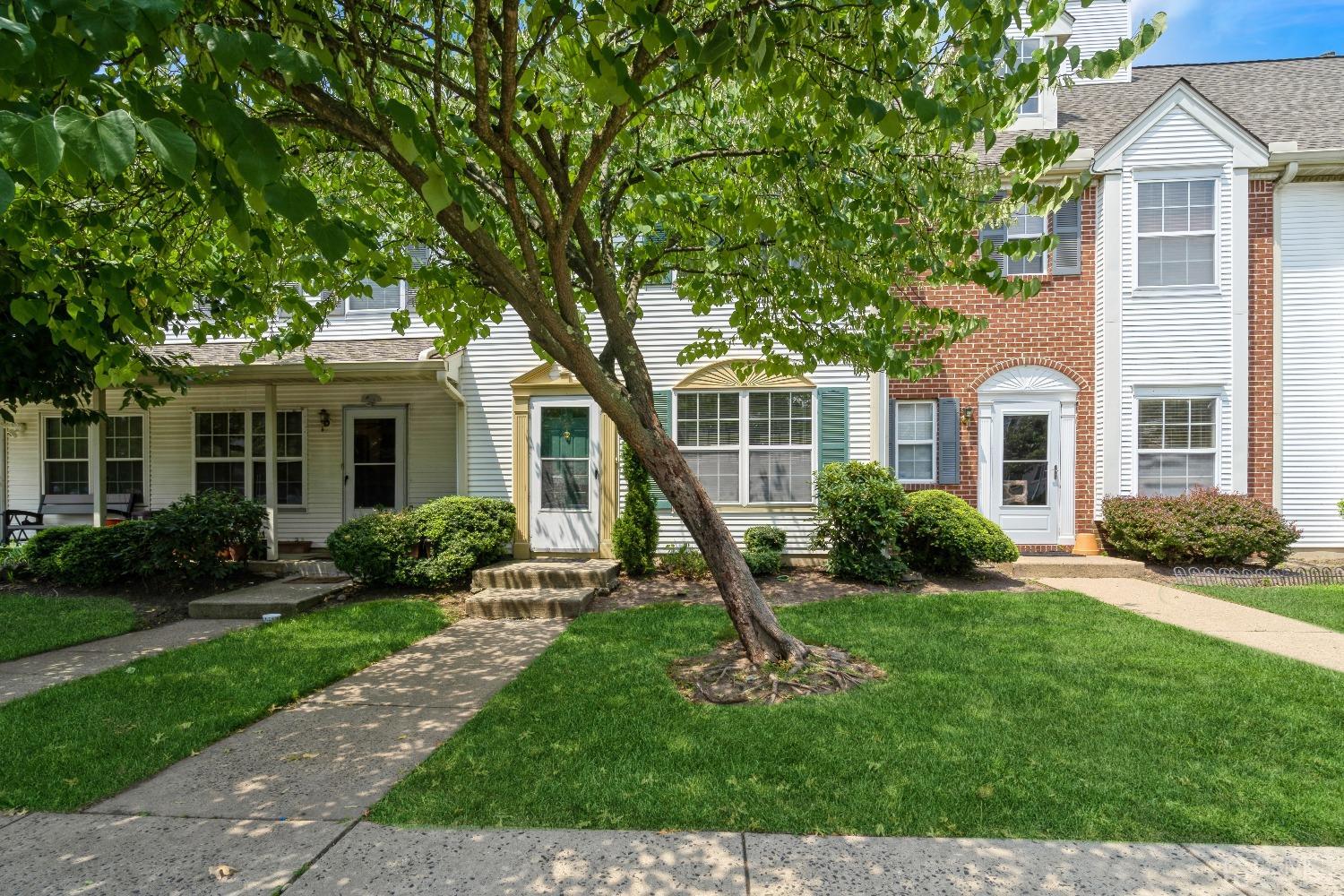 Colleen Ct, Kendall Park, NJ 08824
