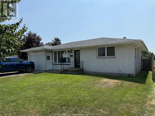 16 Wilkinson Dr, Leamington, ON, N8H1A2 | Card Image