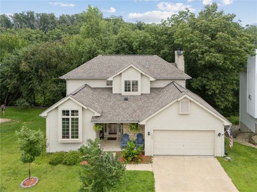 3322 Riverside Dr Ne, Cedar Rapids, IA, 52411-7402 | Card Image