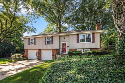 9917 W 65th Pl, Merriam, KS, 66203-3654 | Card Image