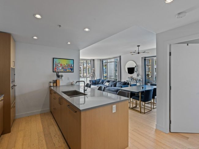 502 - 838 Broughton St, Condo with 2 bedrooms, 1 bathrooms and 1 parking in Victoria BC | Image 6