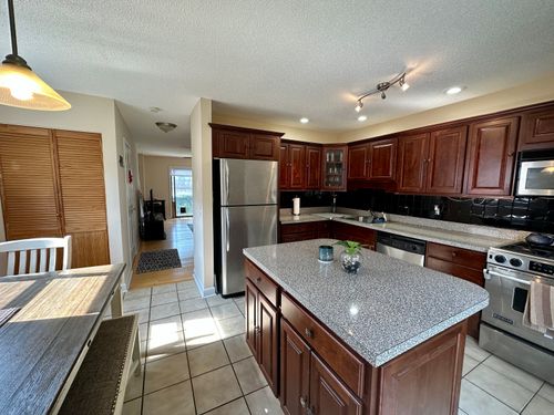 b13-15 Crest St, West Haven, CT, 06516-2691 | Card Image